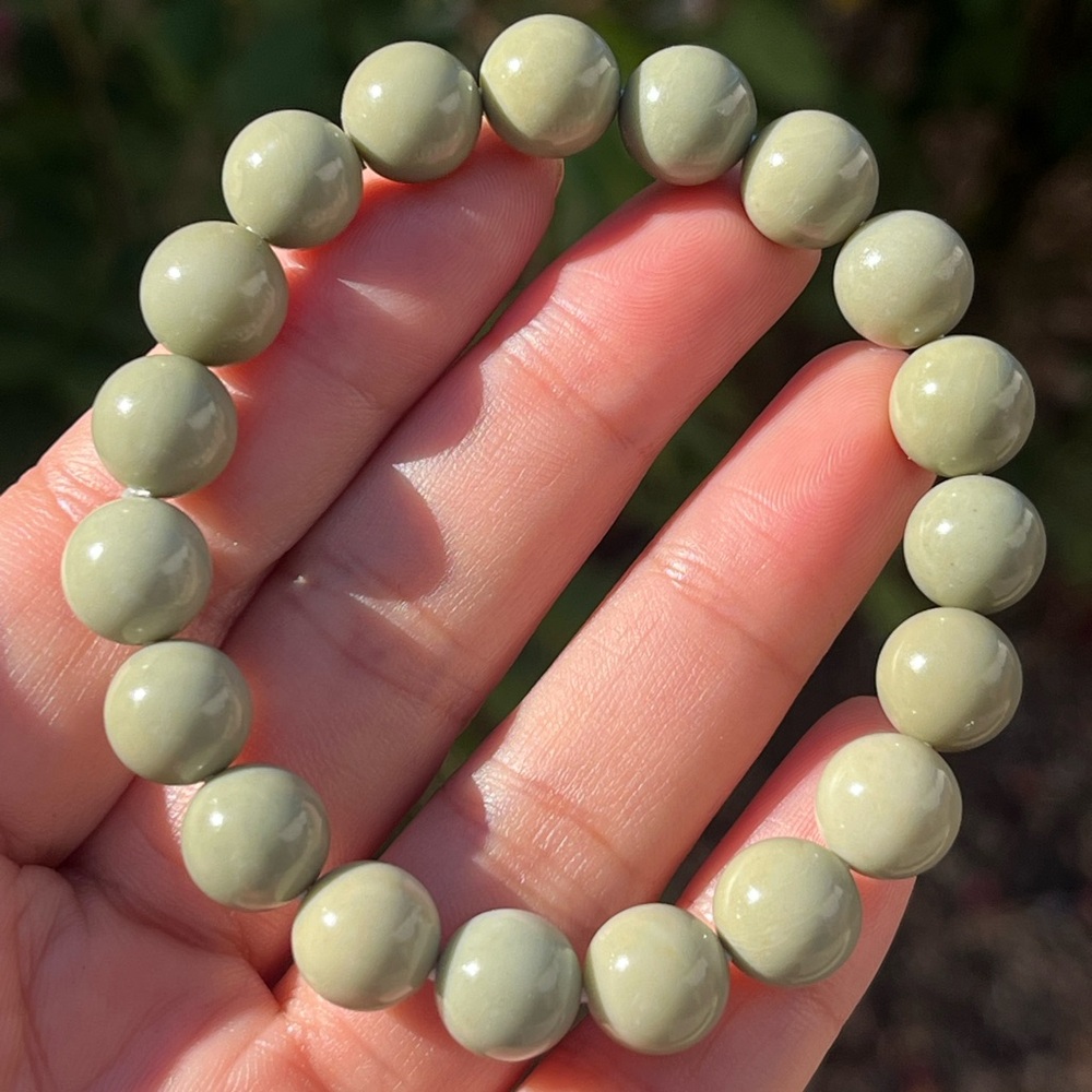 10mm stretchable‎ green Alashan agate bracelet 1812